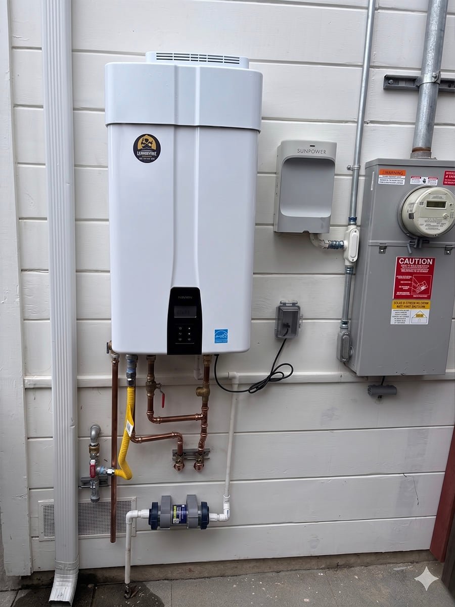 Wall-mounted tankless water heater with copper and gas connections